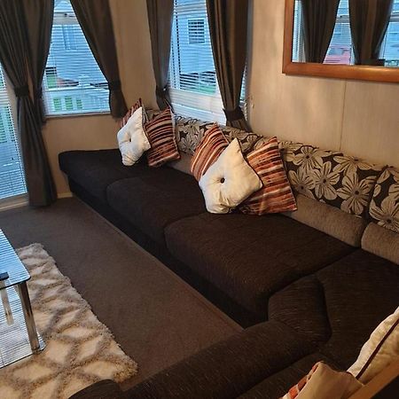 Swift Burgundy Apartment Престатин Екстериор снимка