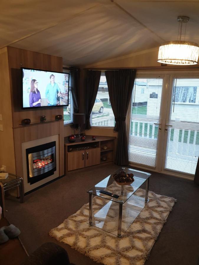 Swift Burgundy Apartment Престатин Екстериор снимка